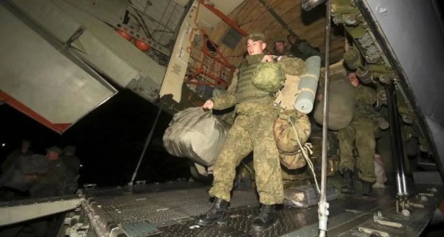 جنود روس لدى عودتهم جواً من سوريا (أرشيف - رويترز)