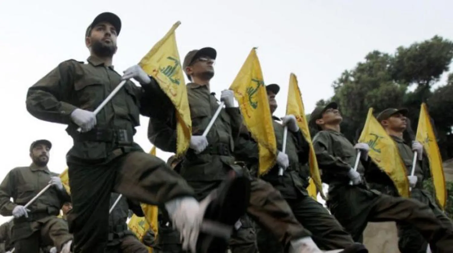 لقطة أرشيفية لمقاتلين تابعين لـ«حزب الله» في بيروت (أ.ب)