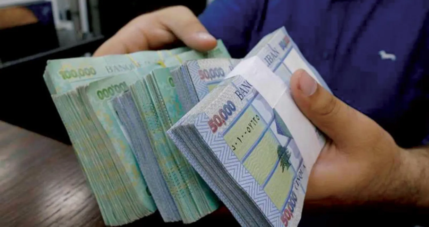 أصبحت الأوراق المالية الحكومية والودائع لدى مصرف لبنان تشكل الآن 14 و55  في المائة على الترتيب من أصول البنوكحيث يبلغ حجم الانكشاف الكلي على الديون السيادية 68.5% من الأصول (رويترز)