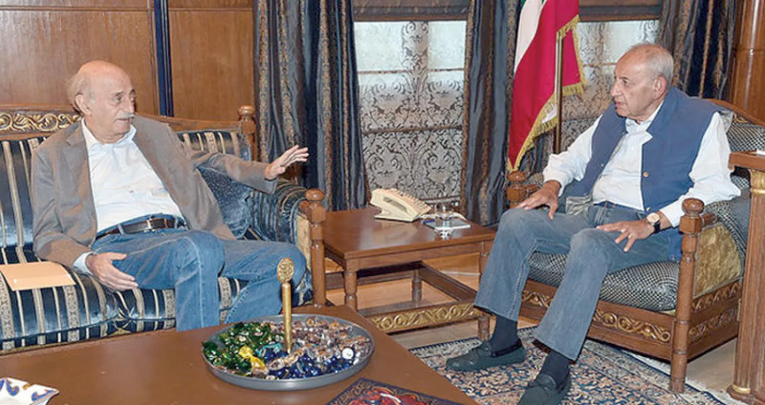 من لقاء بين الرئيس نبيه بري والنائب السابق وليد جنبلاط للتوسط بين «الاشتراكي» و«حزب الله»  (الوكالة الوطنية)