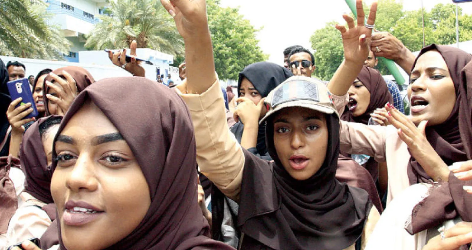 مشاركة العنصر النسائي كانت بارزة في الاحتجاجات السودانية وبعضهن أصبحن ضحايا (أ.ف.ب)