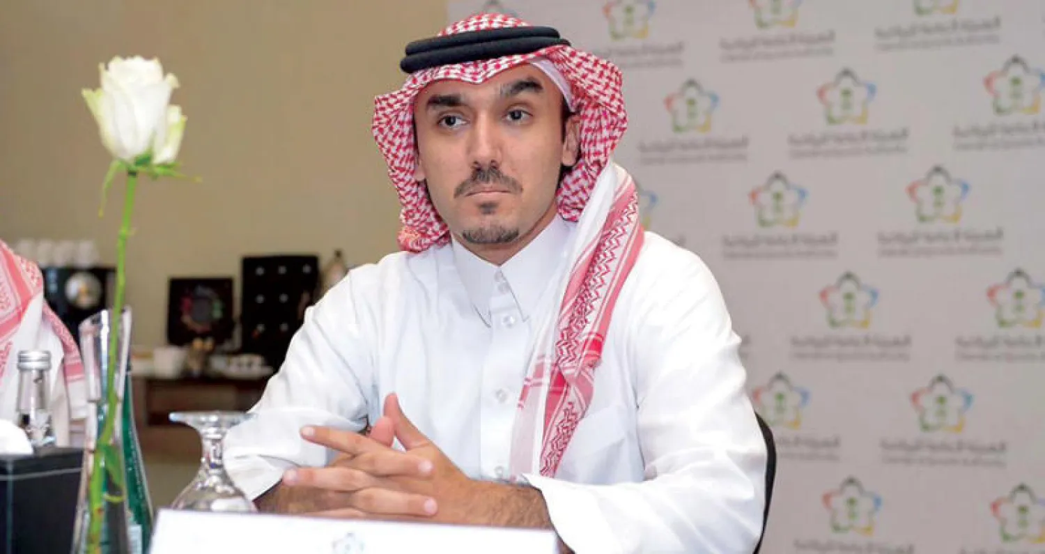 الأمير عبد العزيز الفيصل خلال لقائه رؤساء الأندية السعودية أمس (الشرق الأوسط)