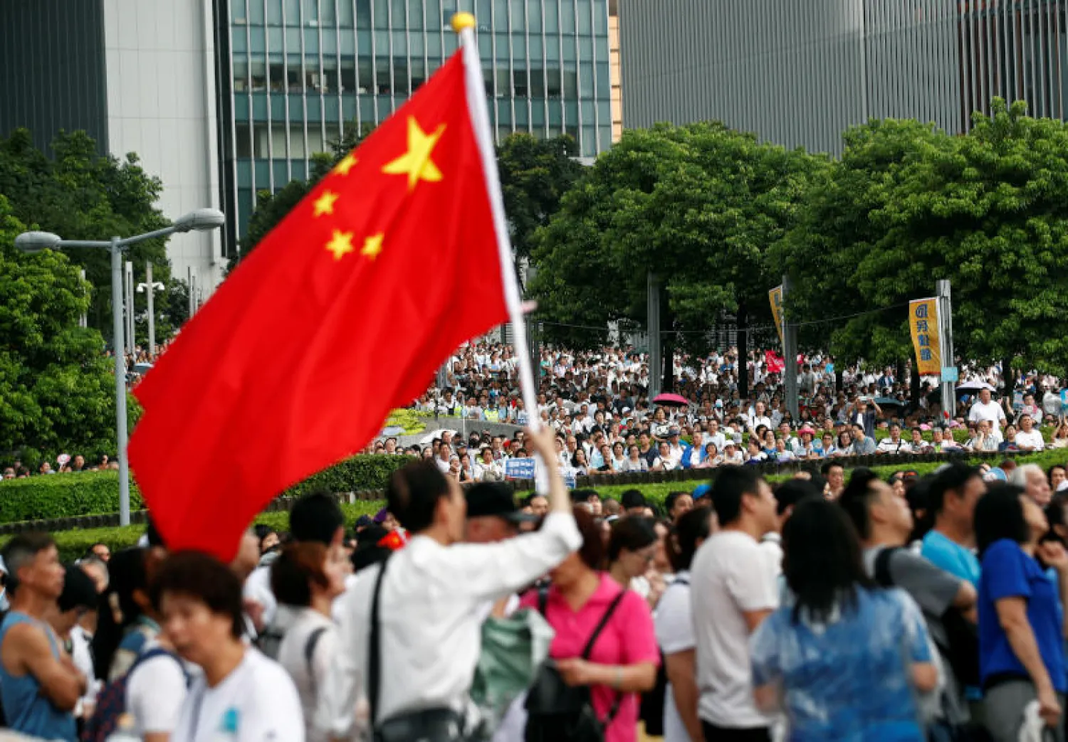 التجمّع المؤيّد للحكومة في هونغ كونغ (رويترز)