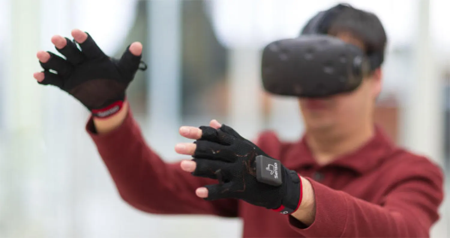 قفاز للتفاعل مع الكائنات الافتراضية في ألعاب الفيديو