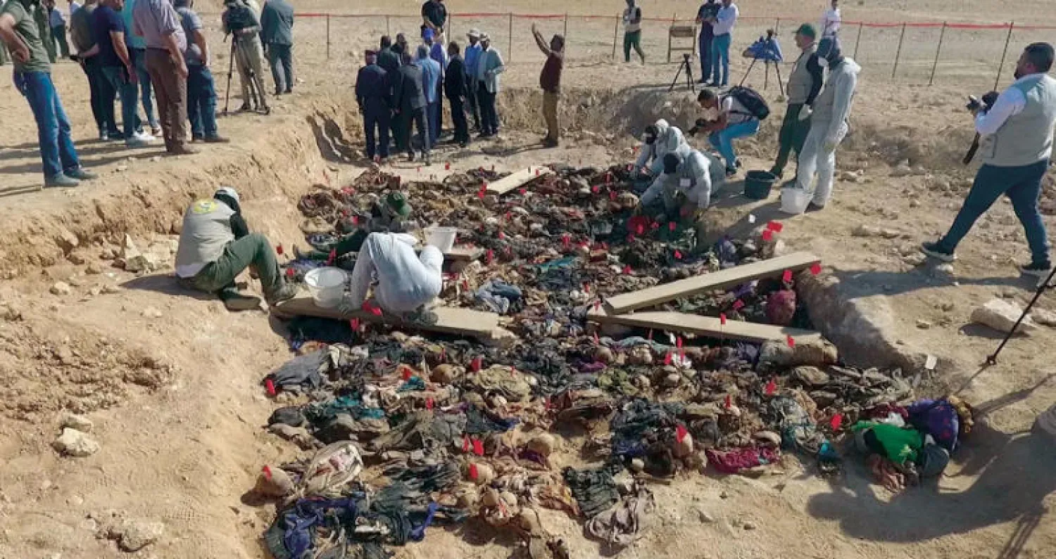 صورة المقبرة التي كُشفت أمس في محافظة المثنى (أ.ف.ب)