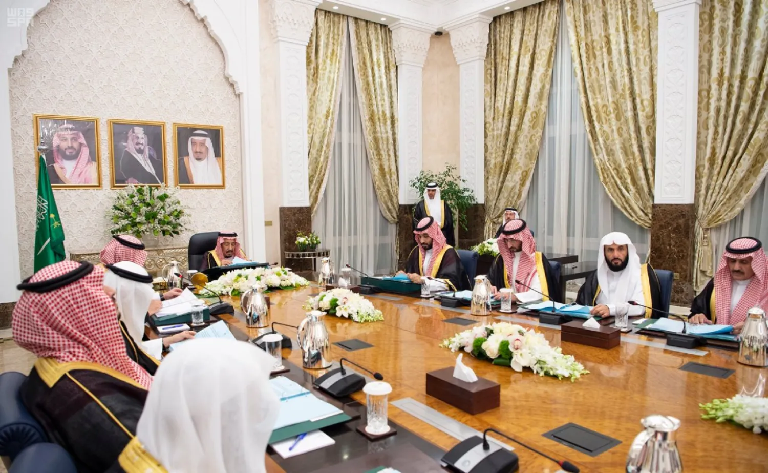 King Salman chairs a cabinet meeting in Neom. (SPA)