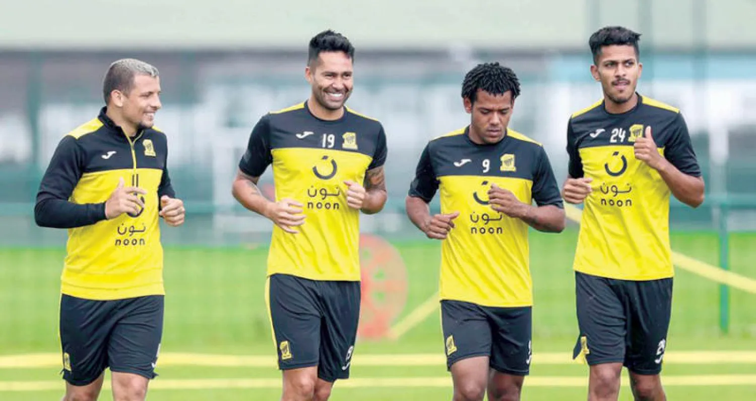 جانب من تدريبات فريق الاتحاد الصباحية أمس في معسكر بريطانيا (المركز الإعلامي بنادي الاتحاد)