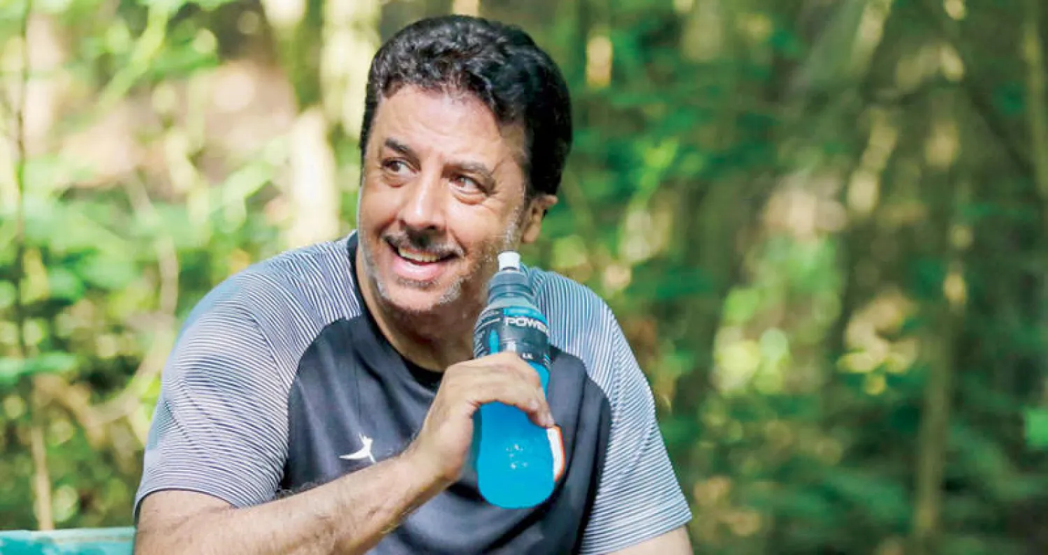 خالد المعجل خلال متابعته تدريبات الشباب في المعسكر الألماني (الشرق الأوسط)