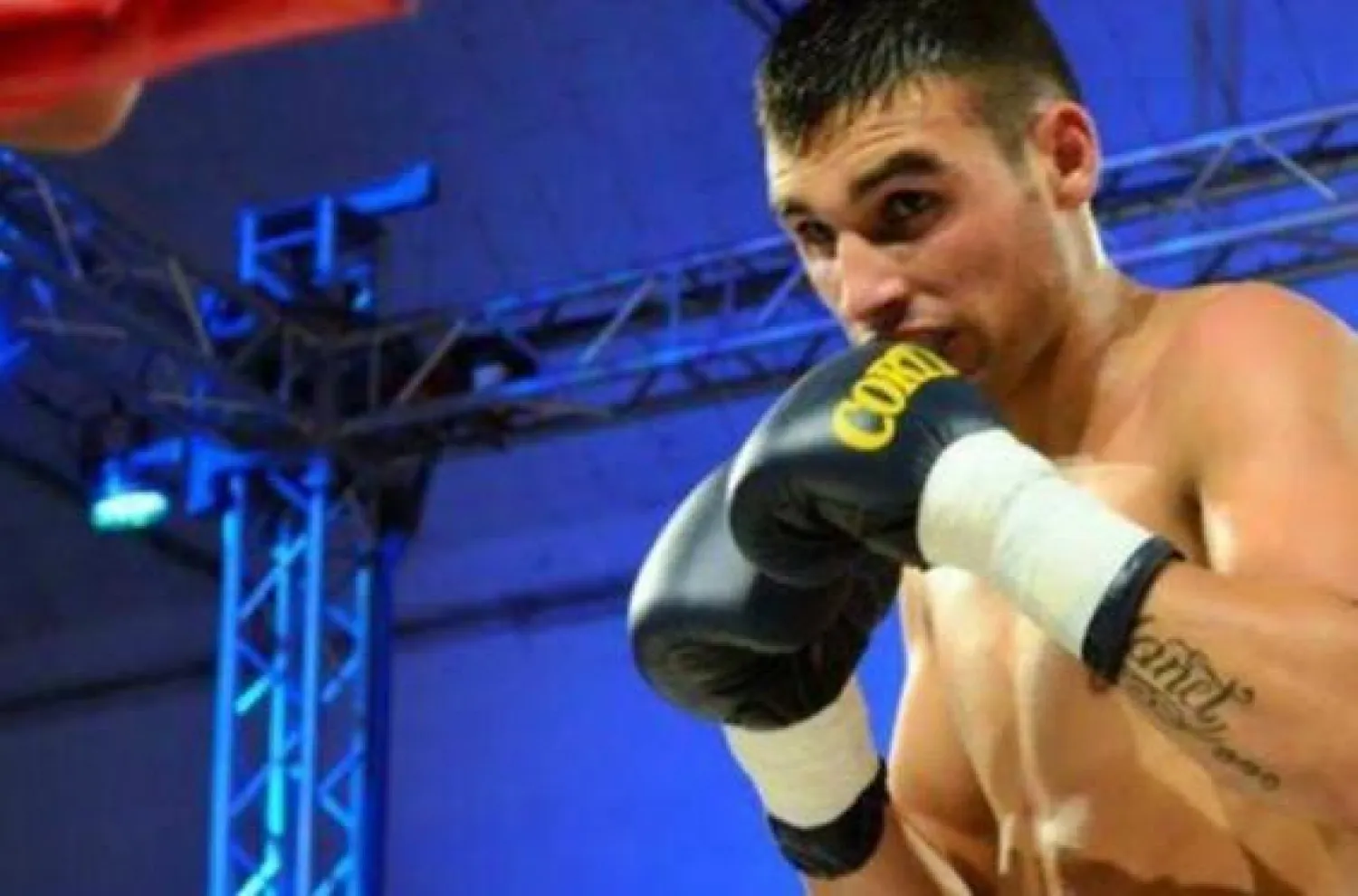 الملاكم الأرجنتيني هوغو سانتيان (سي إن إن)