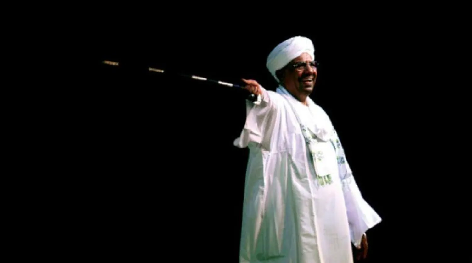 Ömer el Beşir yolsuzluk suçlamasından hâkim karşısına çıkıyor (Reuters)