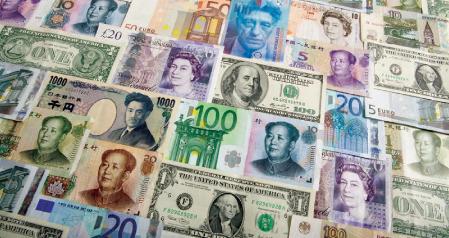 تراجعت حصة الدولار في مدفوعات الصين عن صادرات السلع والخدمات الروسية خلال الربع الأول من العام الجاري إلى ما دون النصف لأول مرة حتى 45.7% (رويترز)