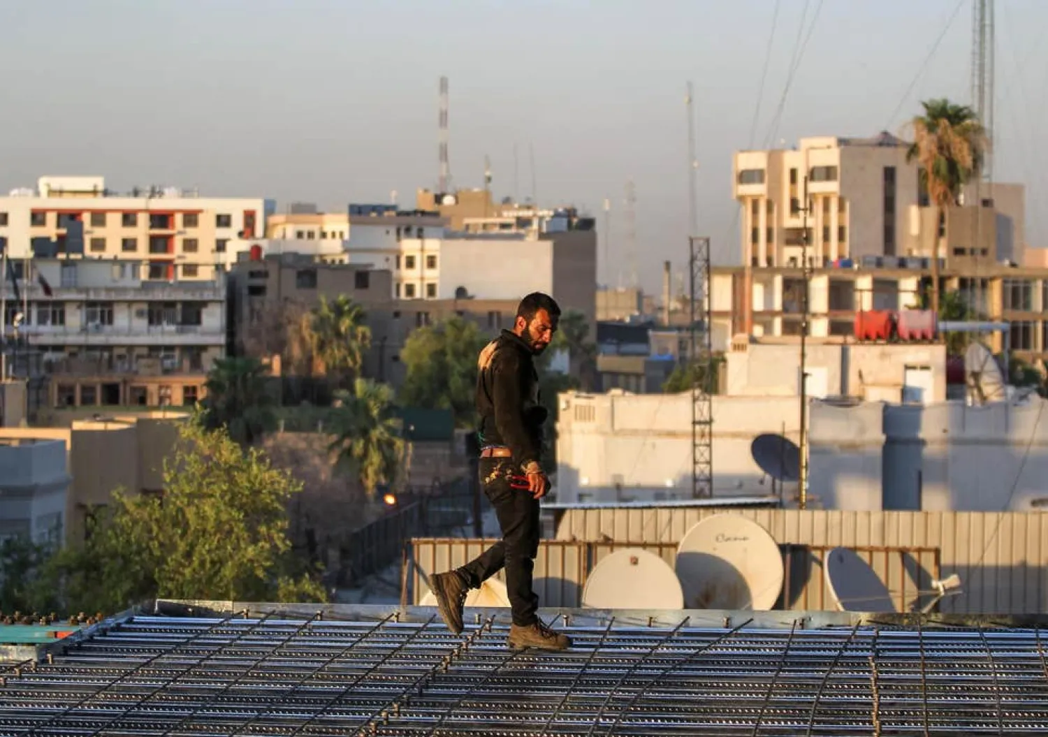 Pro-Iran figures in Iraq begin transferring their funds, fearing US sanctions. (Getty Images)