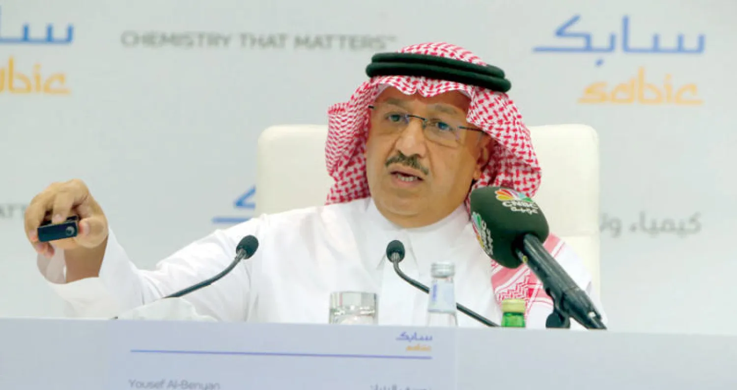 جانب من المؤتمر الصحافي للرئيس التنفيذي لـ«سابك» بالرياض أمس (تصوير: خالد الخميس)