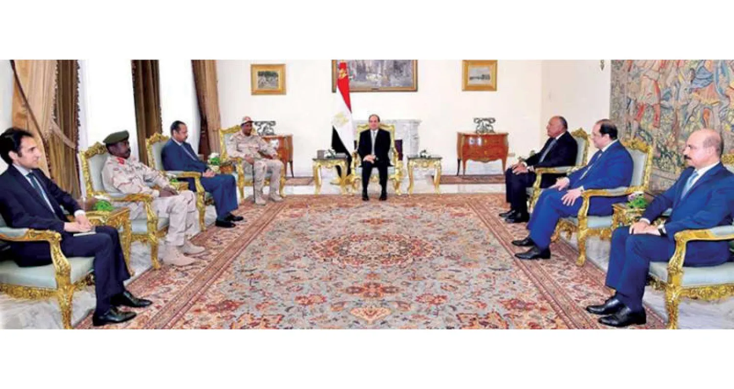 السيسي مستقبلاً نائب رئيس المجلس العسكري السوداني (الرئاسة المصرية)