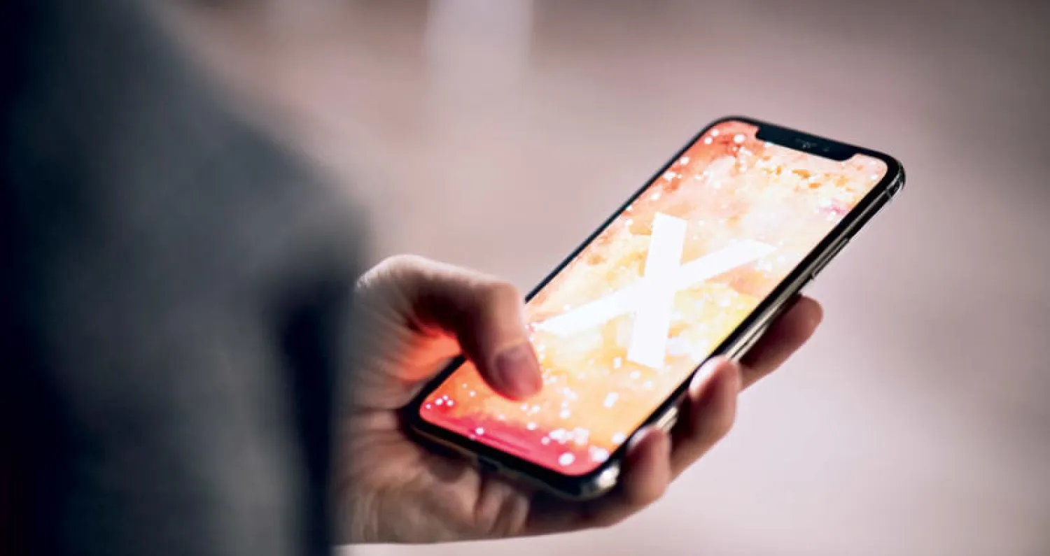 هاتف «آيفون 10» المتميز من «آبل»