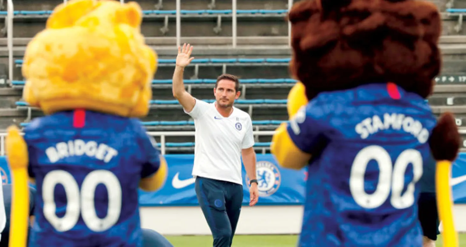 لامبارد يحظى بحب جماهير تشيلسي بسبب رصيده كلاعب لكن عليه تأكيد ذلك كمدرب (أ.ب)