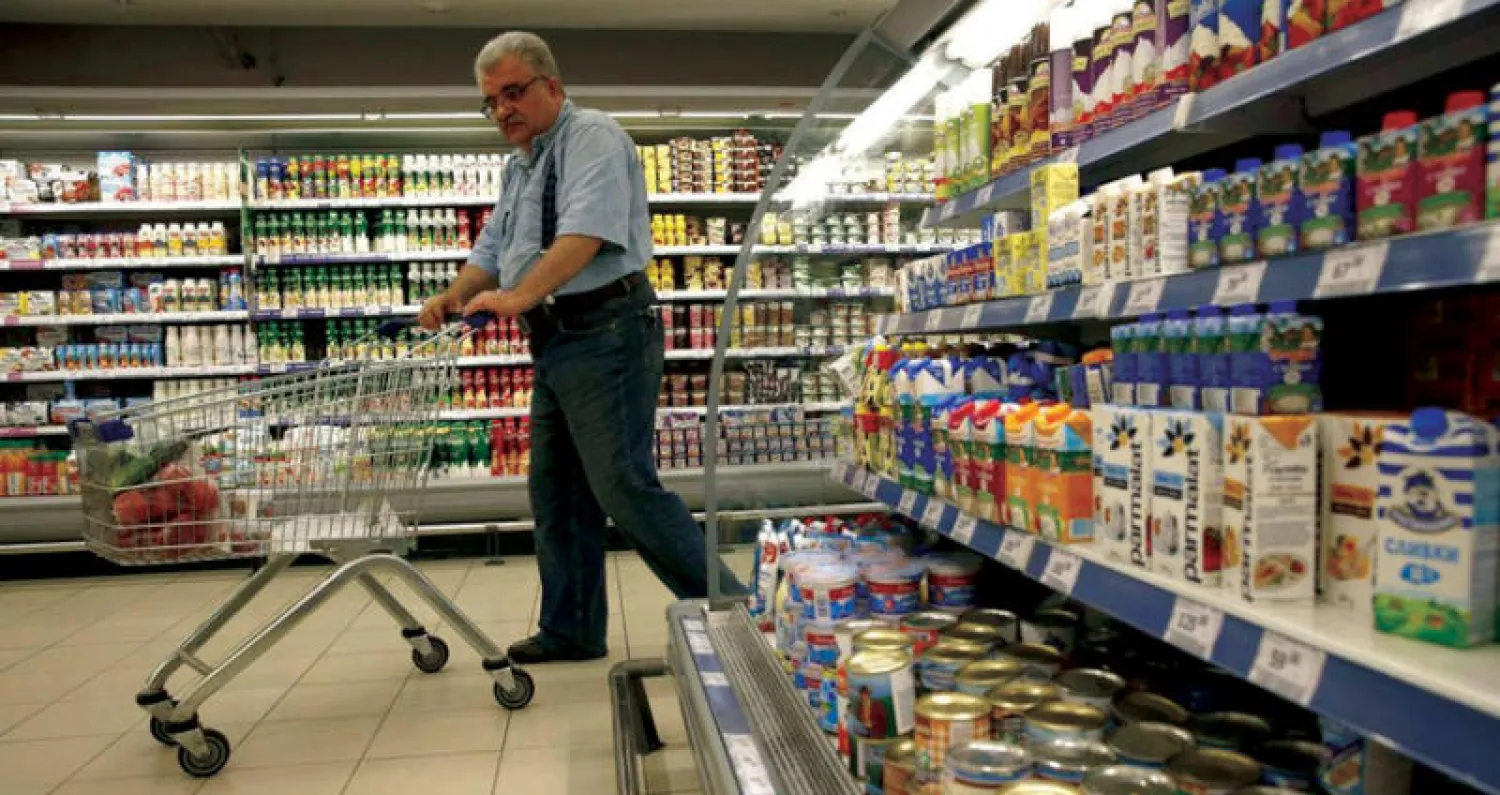 تراجع حجم الدخل الحقيقي للمواطنين بنسبة 2.5 % خلال الربع الأول من العام الحالي (رويترز)