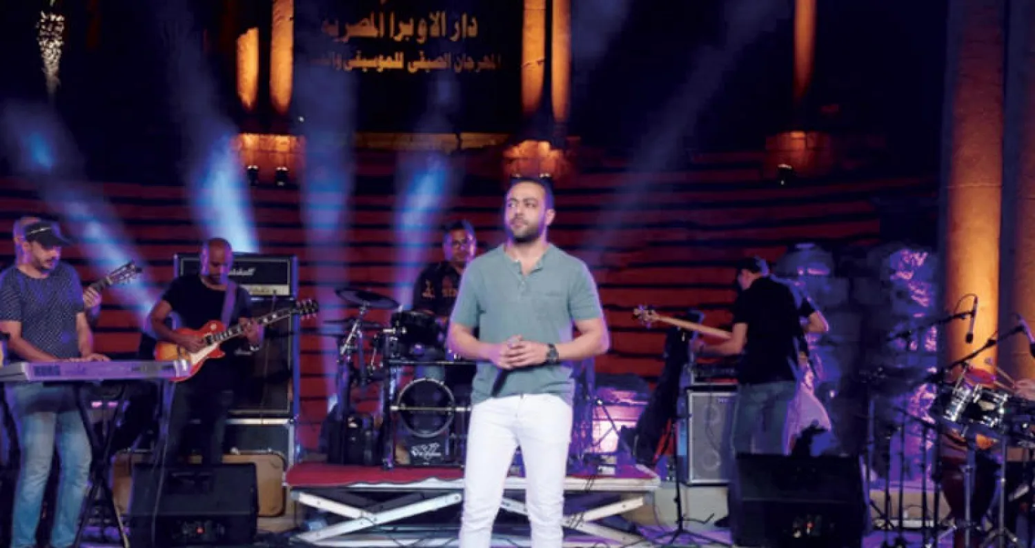 تامر عاشور يطرب جمهور المسرح الروماني
