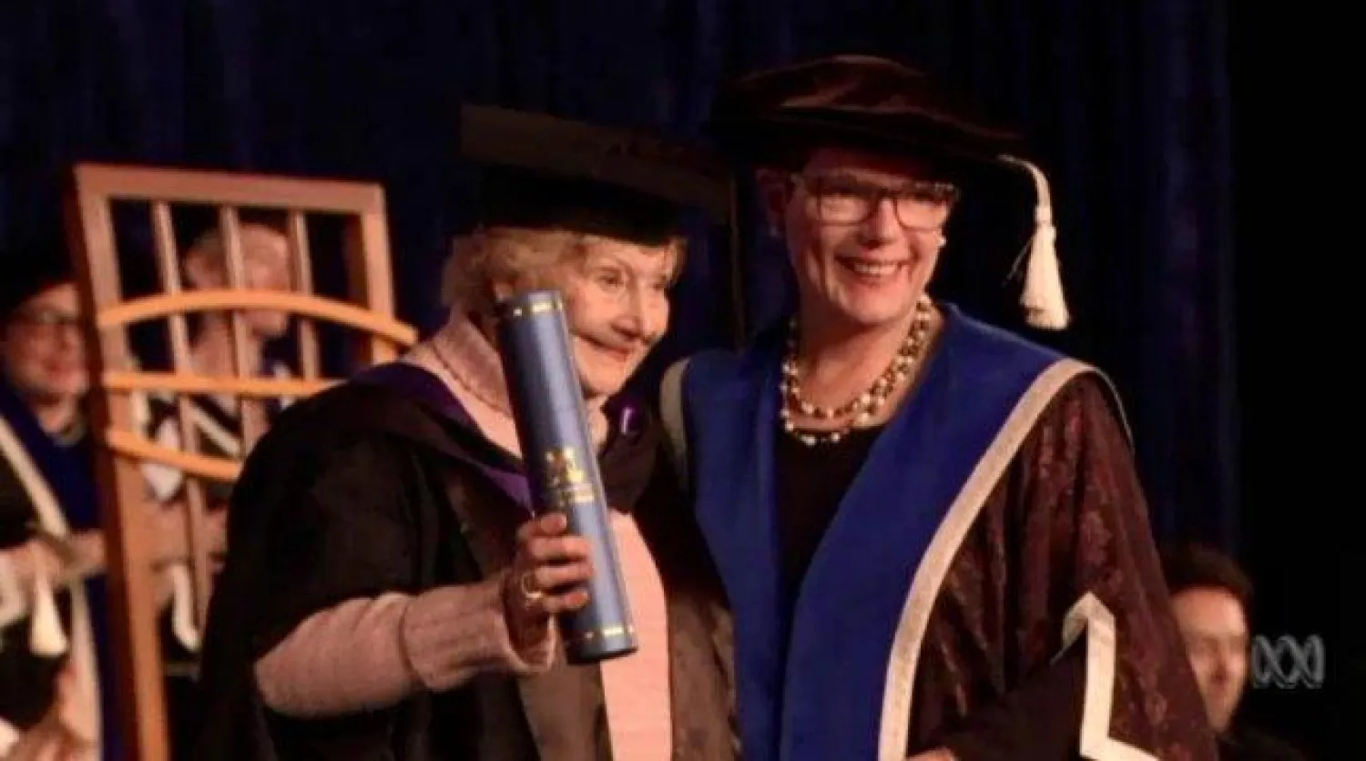 لورنا بريندرغاست أثناء حصولها على شهادة الماجستير (إيه بي سي)