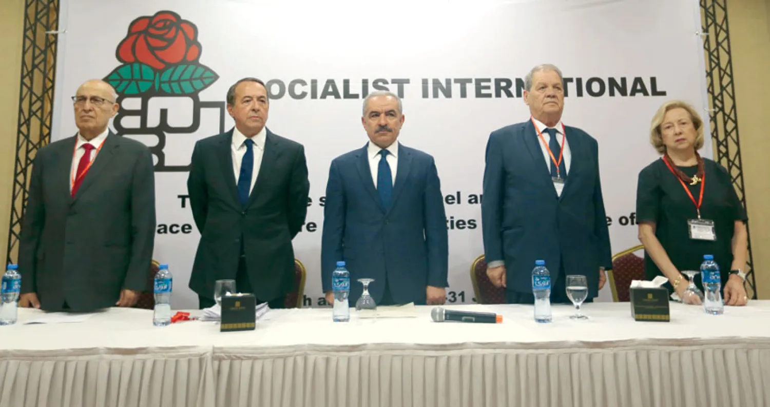 أشتية في افتتاح اجتماع منظمة الاشتراكية الدولية في رام الله أمس (وفا)
