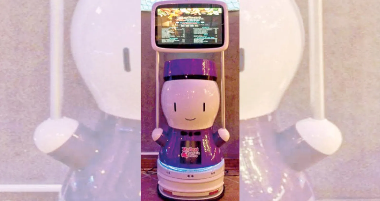 روبوتات صينية ترحب بالزبائن وتوصل الطعام