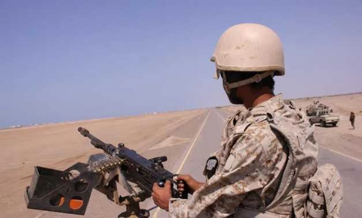 A Yemeni soldier mans a machine gun mounted on a military truck near the Red Sea coast city of al-Mokha, Yemen January 23, 2017. REUTERS/Fawaz Salman