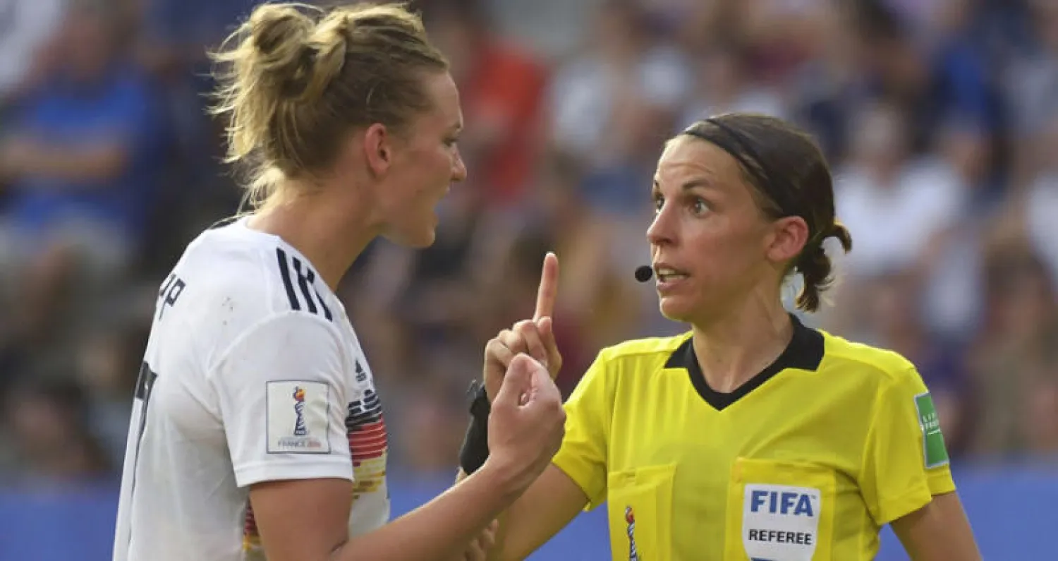 فرابار (يمين) في كأس العالم الأخيرة للسيدات (أ.ف.ب)