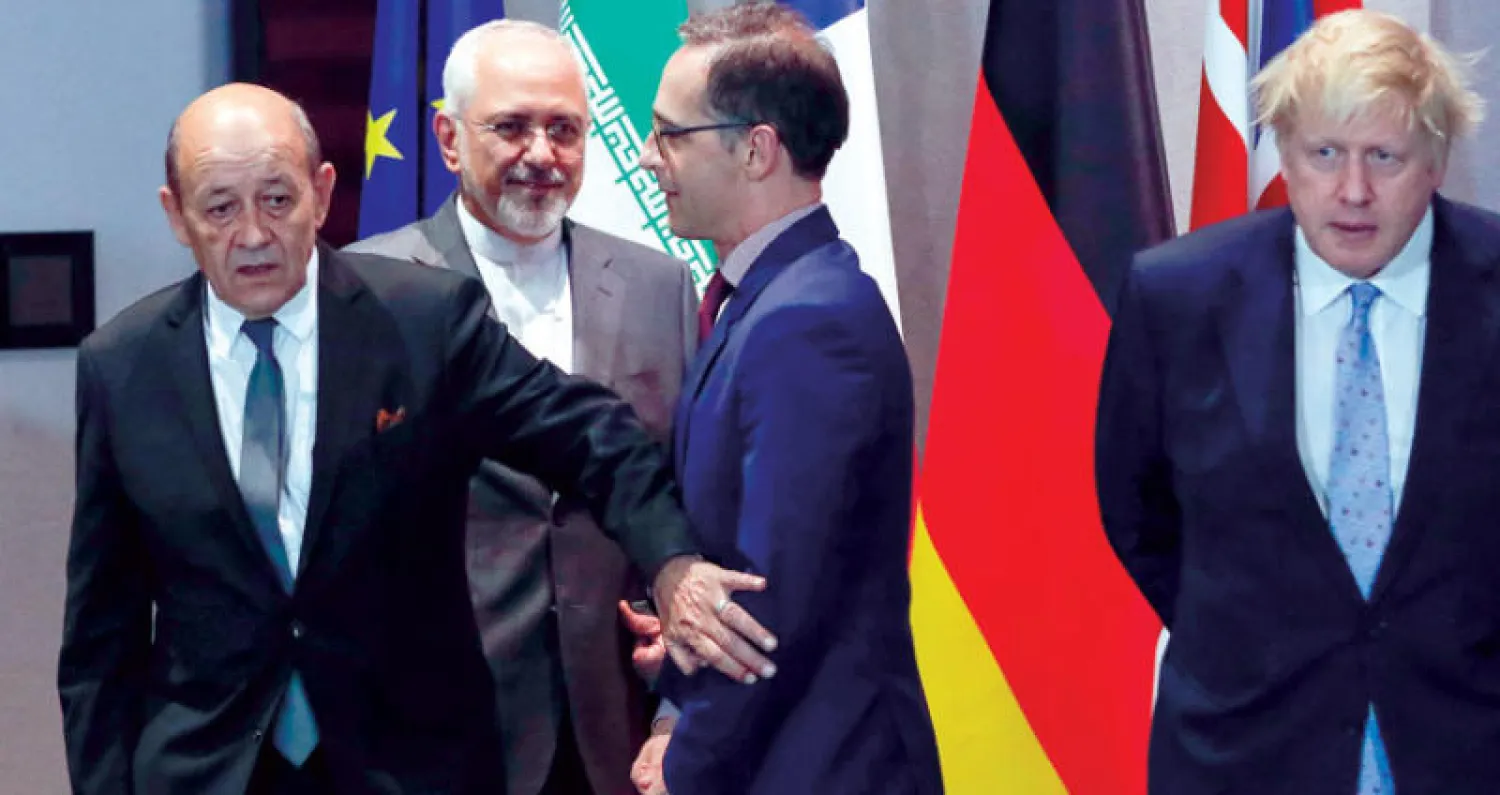 جونسون عندما كان وزيراً لخارجية بريطانيا يشارك في اول اجتماع للجنة الاتفاق النووي عقب الانسحاب الأميركي (غيتي)