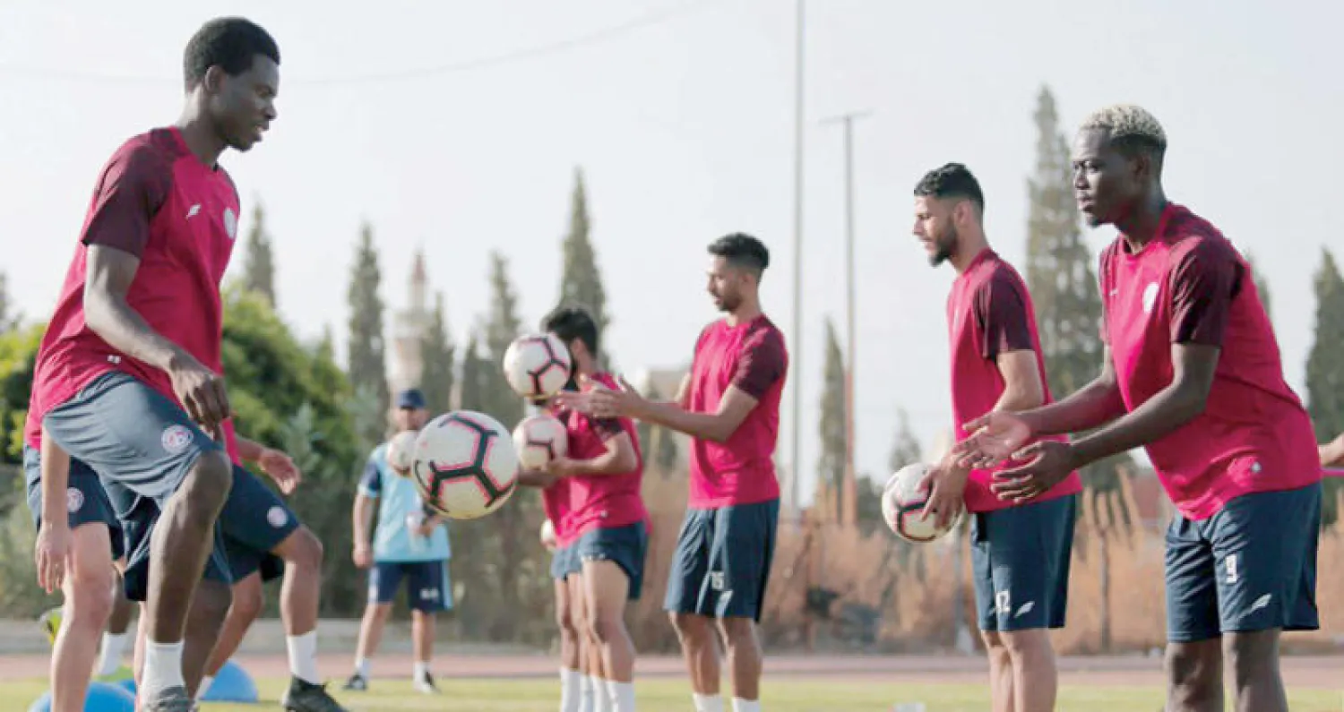 لاعبو العدالة خلال معسكرهم التدريبي المقام في تونس (الشرق الأوسط)
