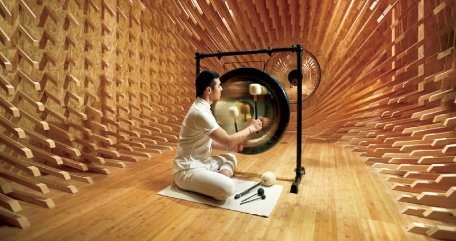 عمل بعنوان «غرفة العجائب» في فندق بمدينة طوكيو (نيويورك تايمز)