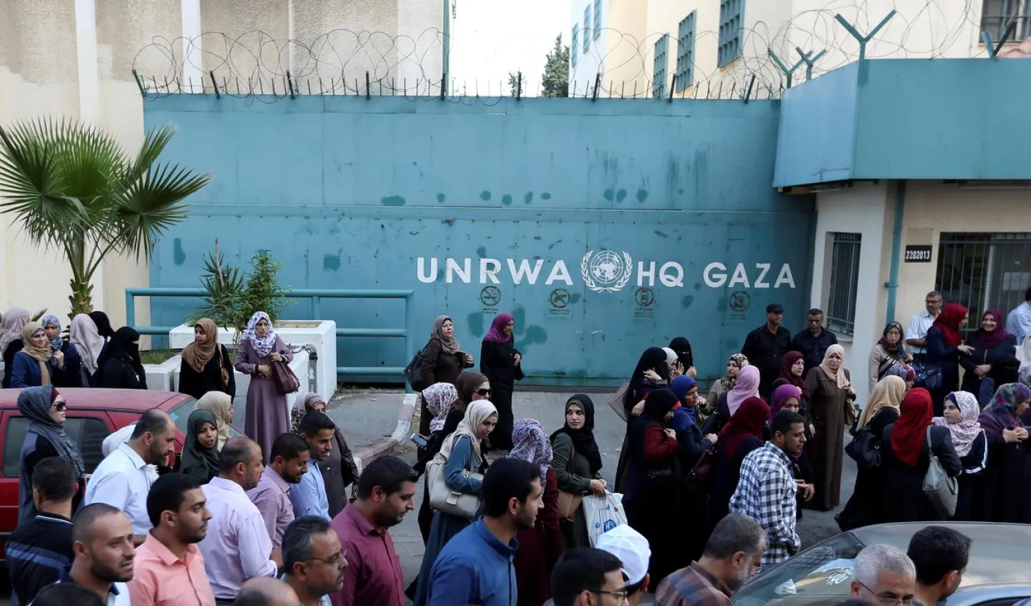  Palestinian employees of United Nations Relief and Works Agency (UNRWA) take part in a protest against job cuts by UNRWA, in Gaza City September 19, 2018. REUTERS/Ibraheem Abu Mustafa//File Photo