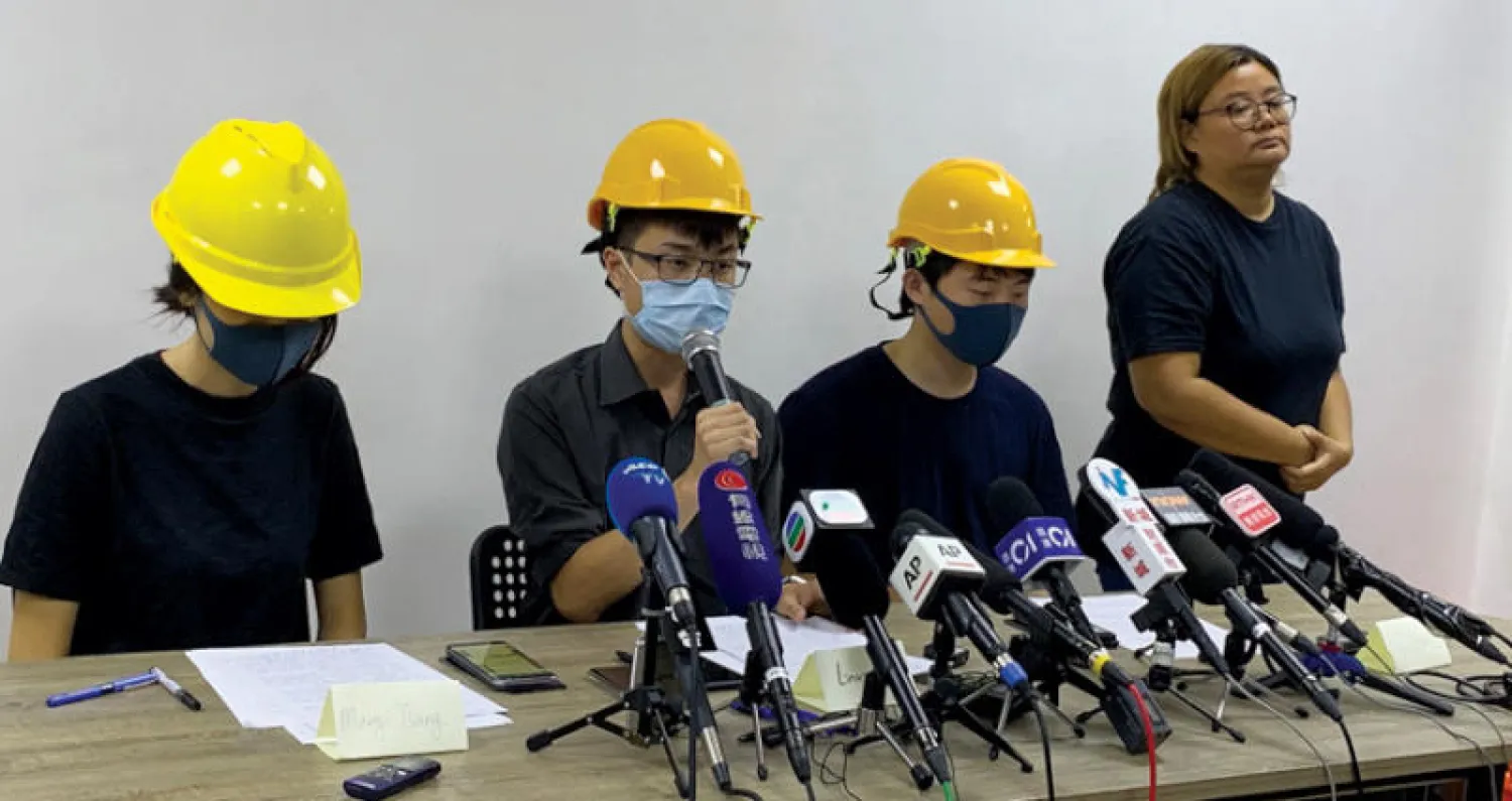 عقد عدد من نشطاء هونغ كونغ مؤتمراً صحافياً أمس الثلاثاء حثوا من خلاله الرئيسة التنفيذية للمدينة على «إعادة السلطة للشعب» (أ.ف.ب)