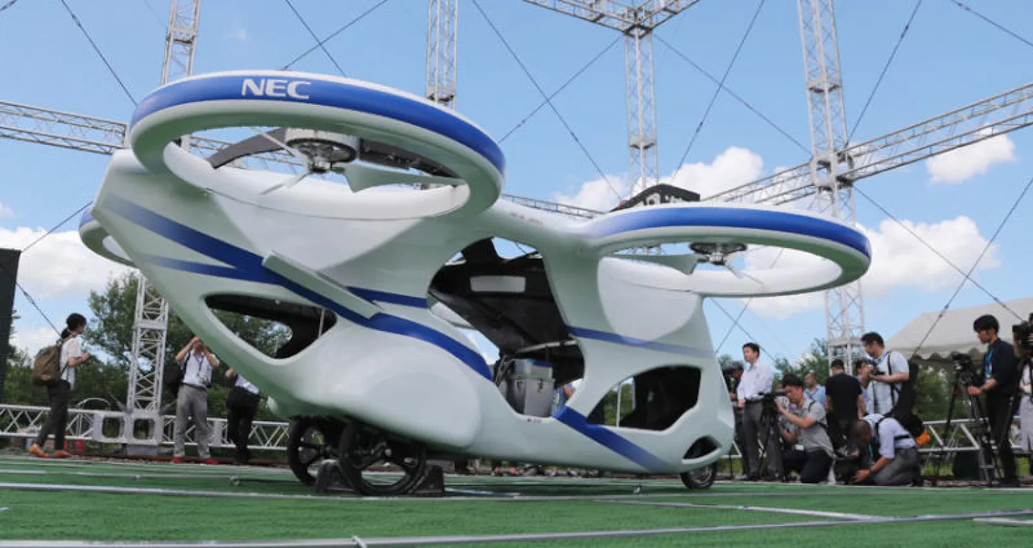 سيارة يابانية طائرة تحلق بنجاح لمدة دقيقة