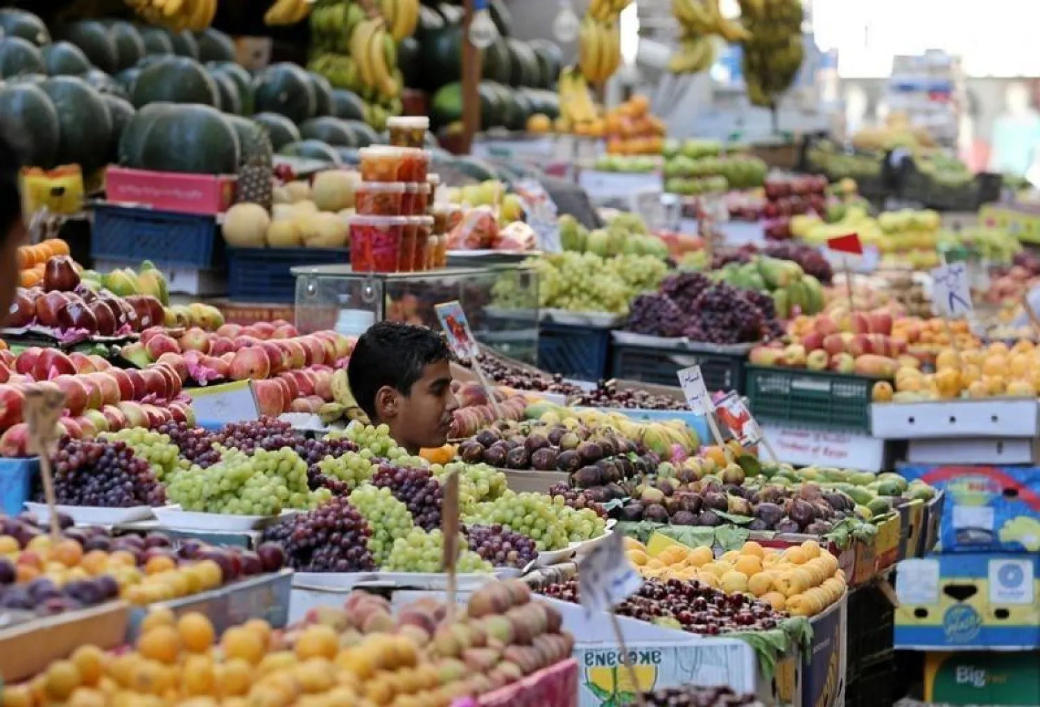 An Egyptian vegetable seller is seen at a market in Cairo, Egypt June 15, 2016. REUTERS/Mohamed Abd El Ghany 