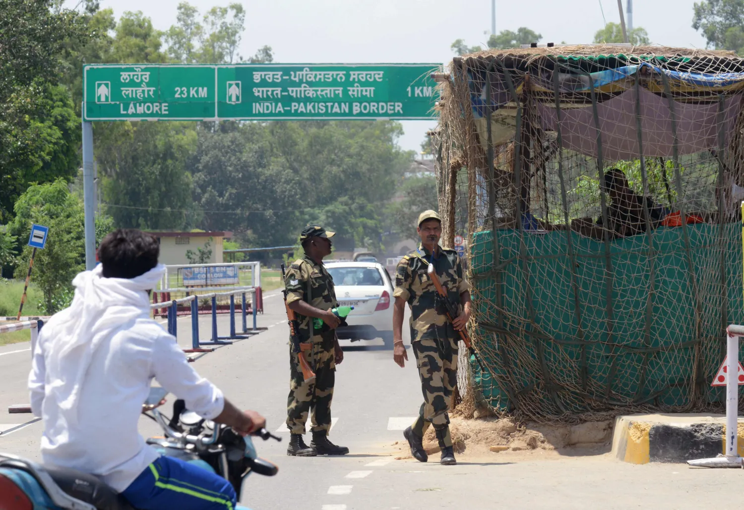 نقطة للجيش الهندي على الحدود بين الهند وباكستان غرب أمريتسار (أ.ف.ب)