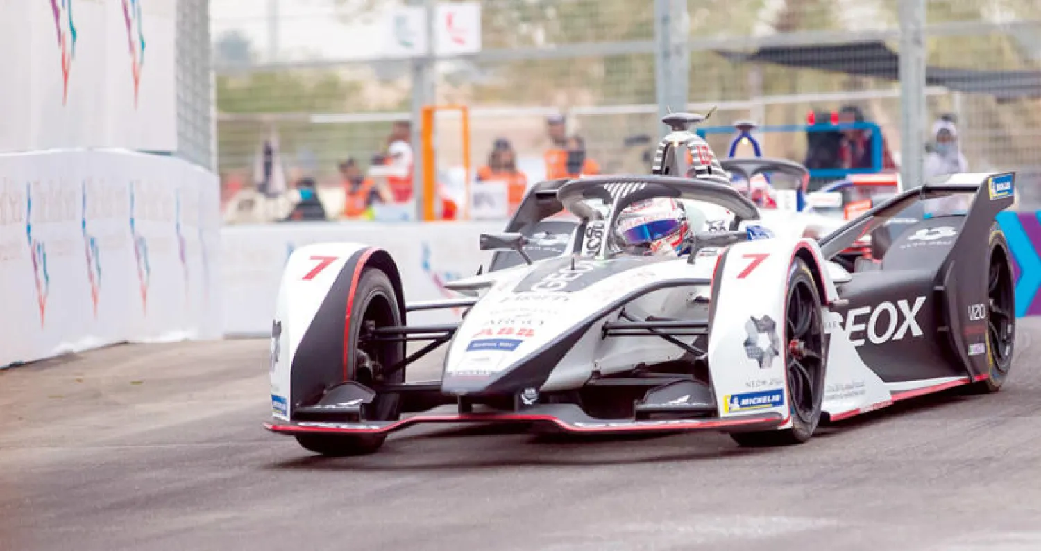 متسابق السيارات الشهير بريدن هارتلي سيمثل فريق جيوكس دراغون ريسنغ في سباقات فورميولا إي (الشرق الأوسط)