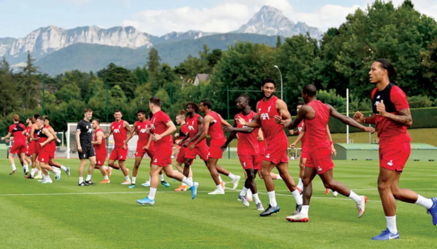 لاعبو ليفربول يتدربون في فرنسا استعداداً للموسم الجديد