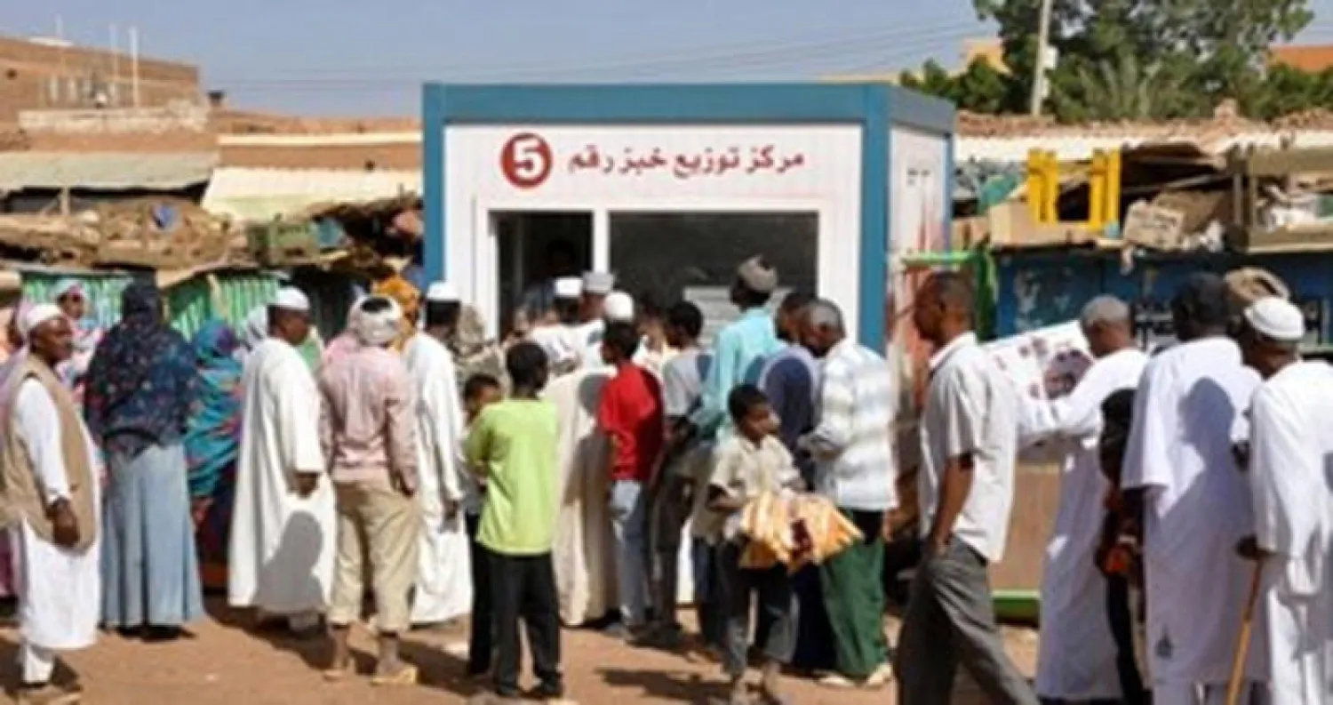 السودان: عودة صفوف الخبز والوقود رغم تأكيدات بوجود وفرة