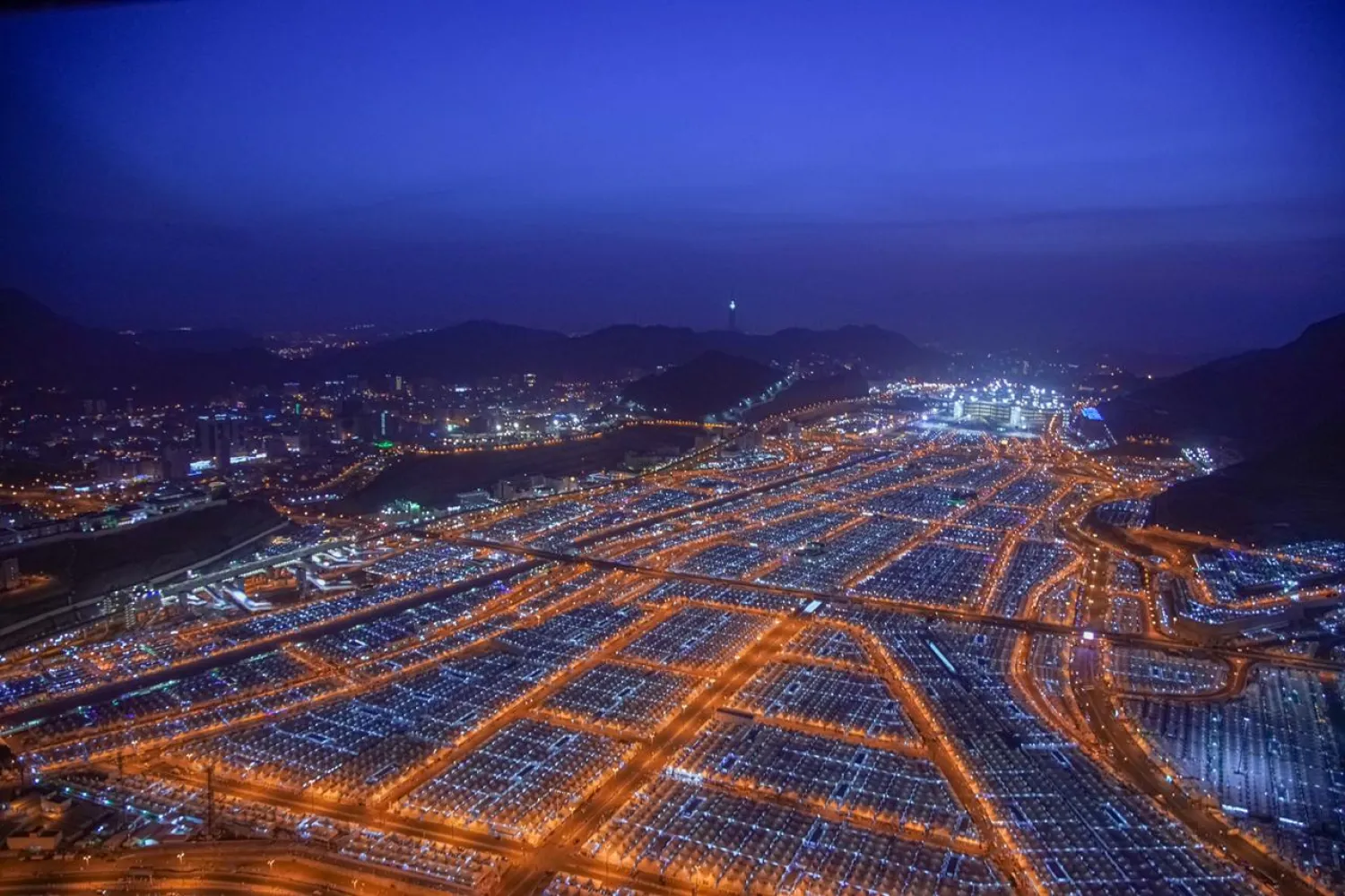 طائرات الأمن تجوب سماء مكة والمشاعر وترصد الحالة الأمنية والحركة المرورية للحجاج (عبد الله الفالح)