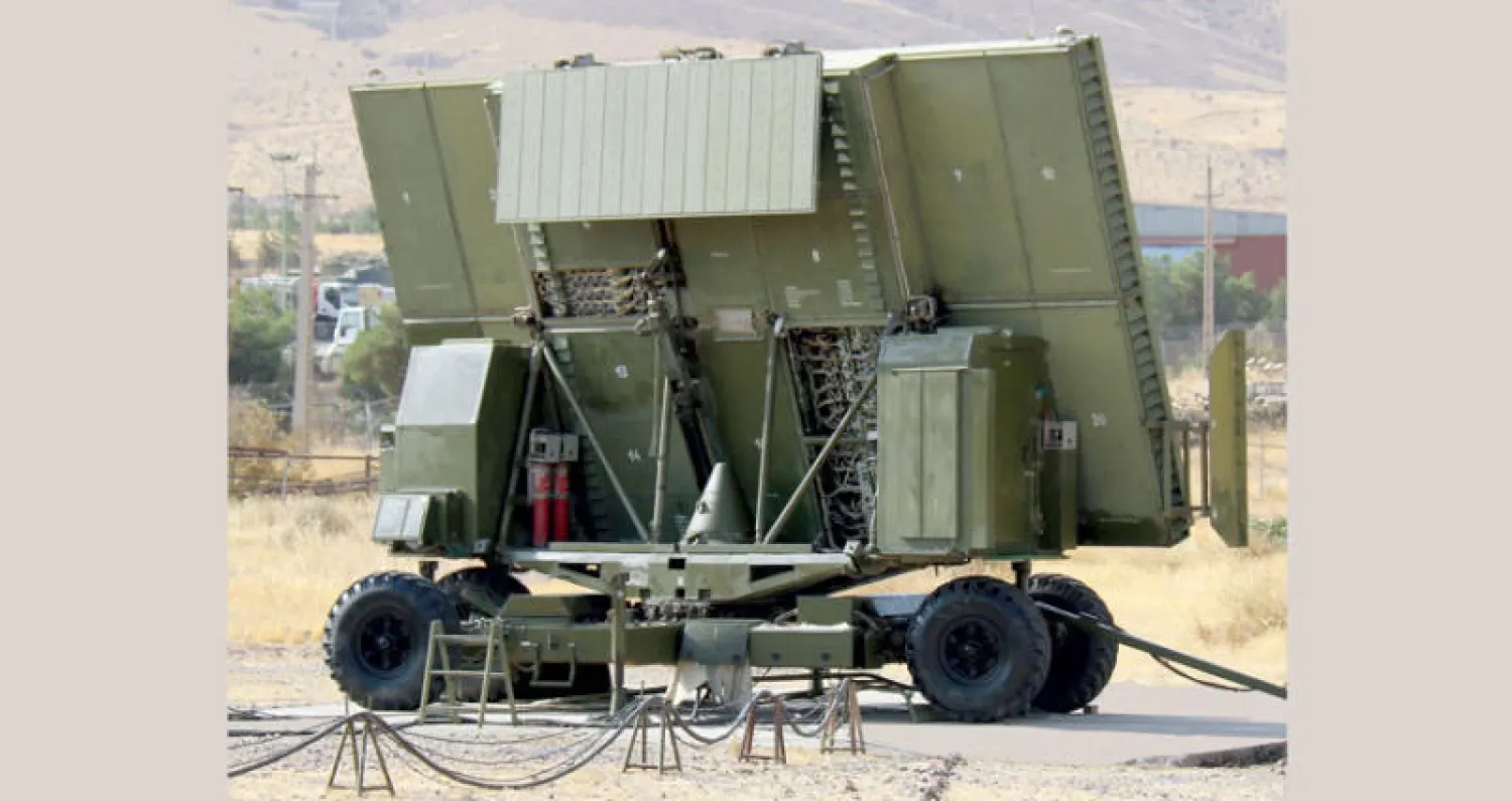 جانب من منظومة الدفاع الجوي الجديدة «فلق» التي كشفت عنها إيران أمس (أ.ف.ب)