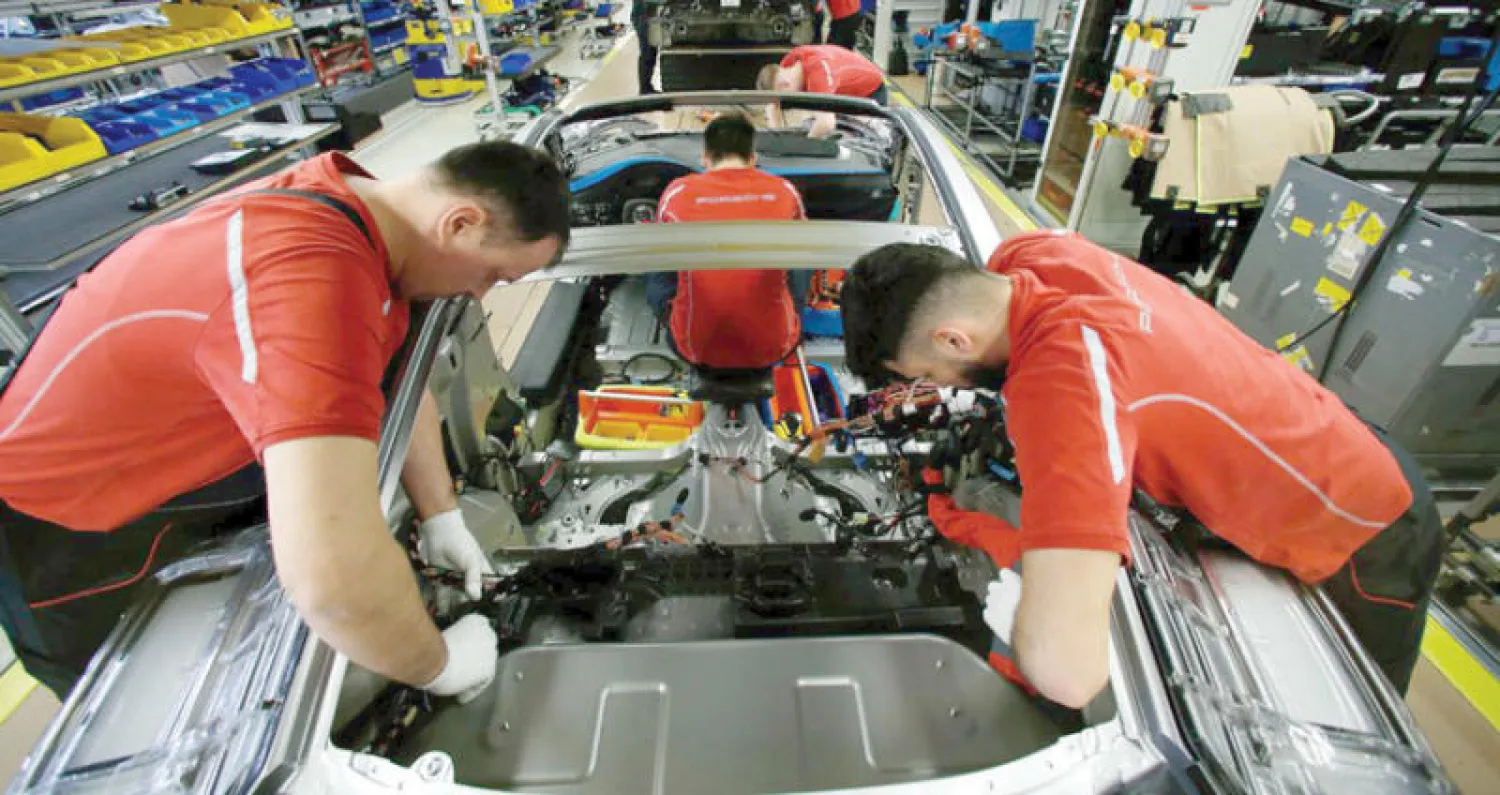 يثير تباطؤ الصادرات الألمانية مخاوف كبرى من أزمة اقتصادية محتملة (رويترز)