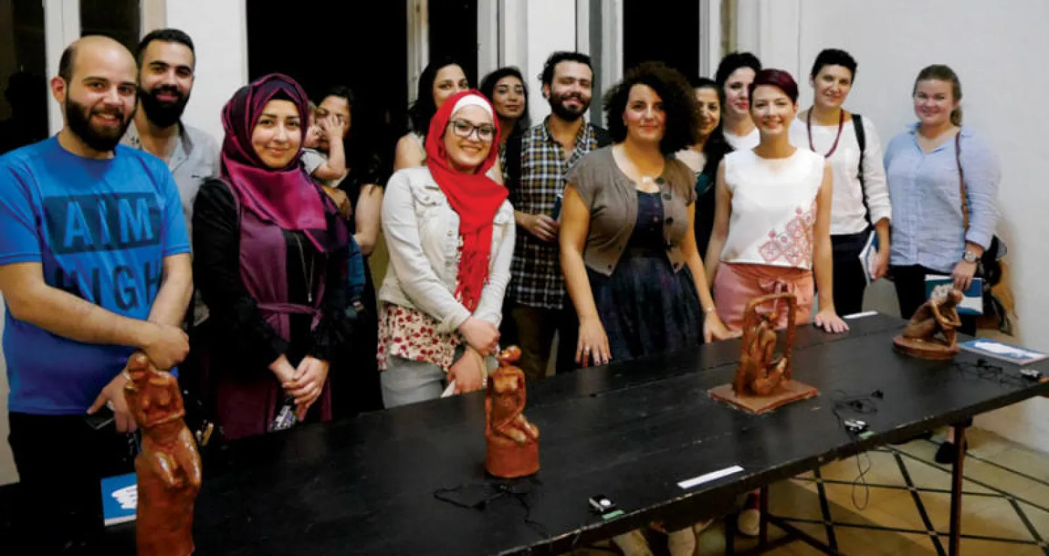 تعمل في الفريق الإداري للشبكة 14 من النساء لتخطيط وتنفيذ الأنشطة والتدريبات