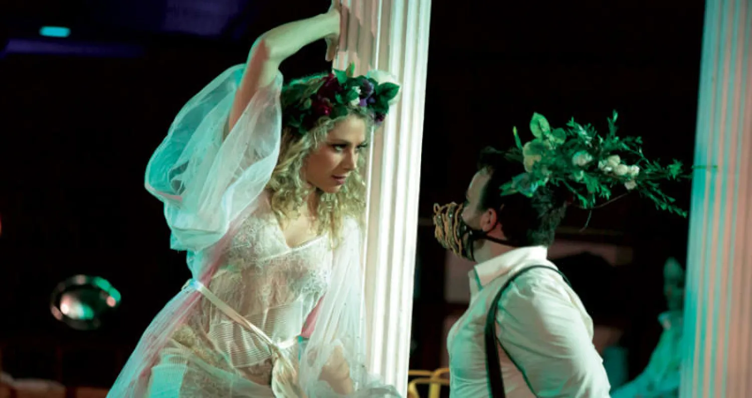 ما بين المسرح والمطعم يمزج عرض «منتصف الصيف» بين شكسبير والطعام (نيويورك تايمز)