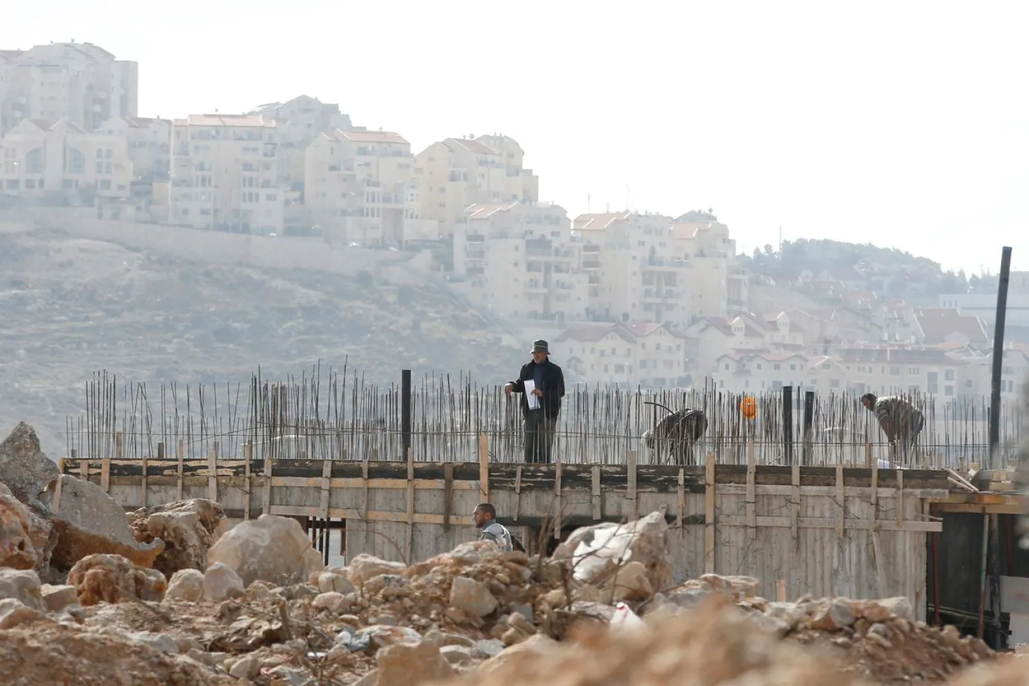 Palestinian laborers work at a construction site in the Israeli settlement of Efrat, in the occupied West Bank, December 29, 2016. REUTERS/Baz Ratner