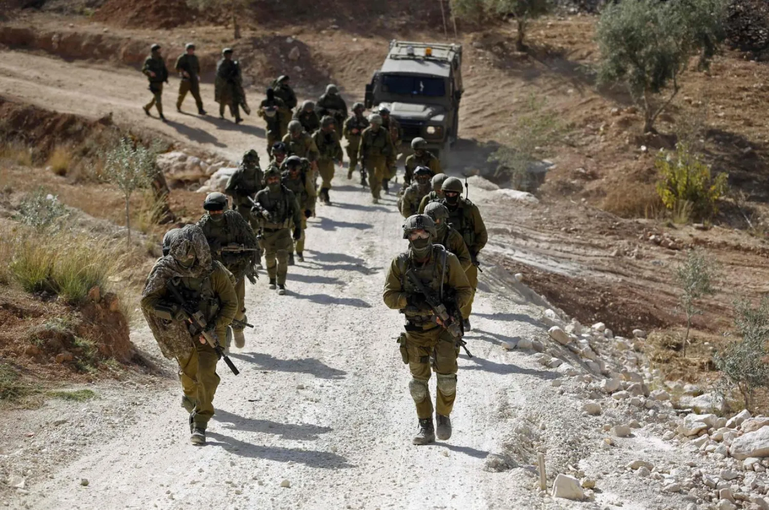 Israeli soldiers leave after an operation near the West Bank village of Bilin, near Ramallah October 22, 2013. (Reuters)