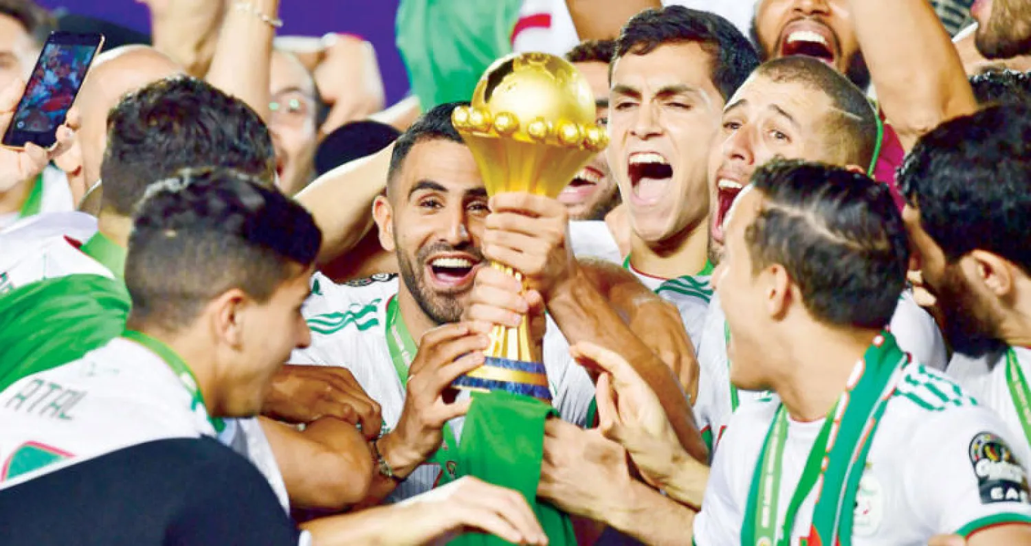 الجزائريون يخشون من عواقب تحقيقات الفساد على دوريهم بعد أسابيع من تتويجهم أبطالاً للقارة الأفريقية (الشرق الأوسط)