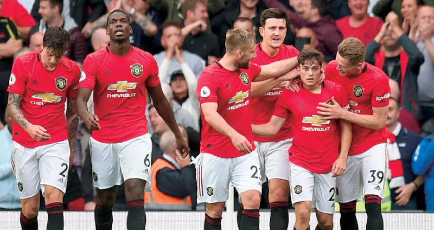 جيمس (الثاني من اليسار) الذي اختتم رباعية يونايتد أمام تشيلسي كلّف يونايتد 15 مليون إسترليني