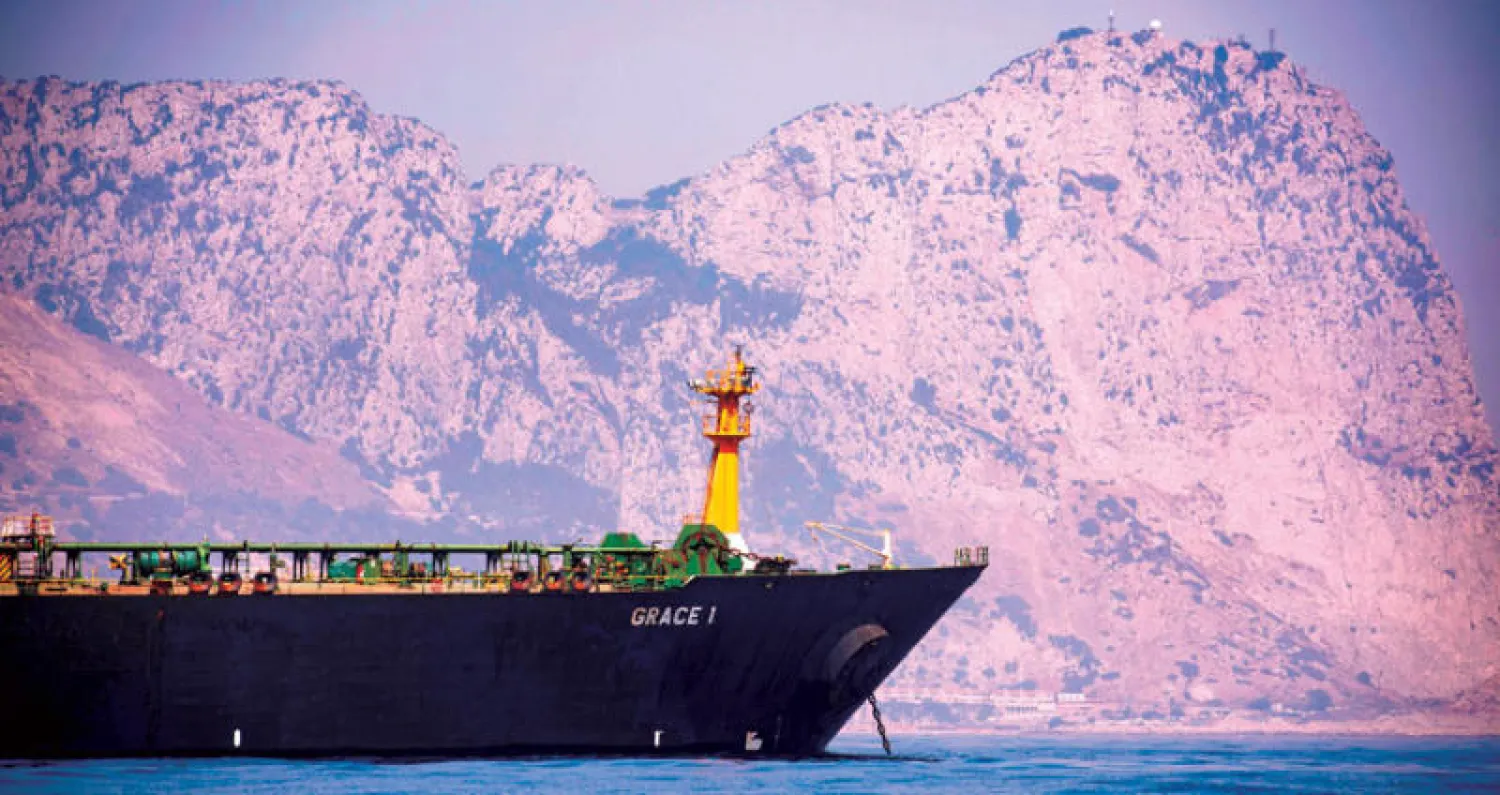 الناقلة الإيرانية «غريس 1» أمام جبل طارق أمس (أ.ب)