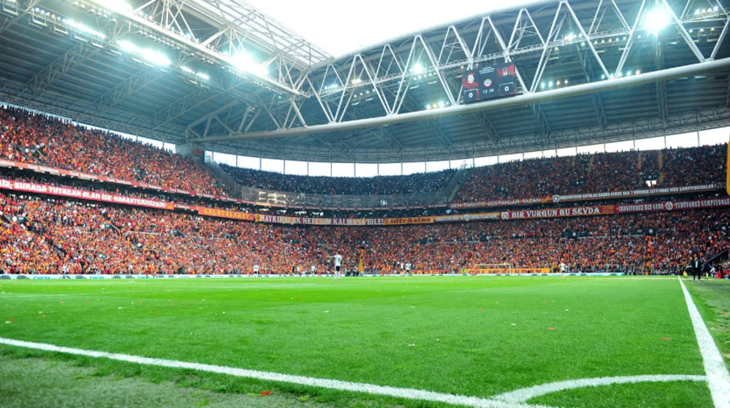 Galatasaray 52 bin taraftar ile bir adım önde!