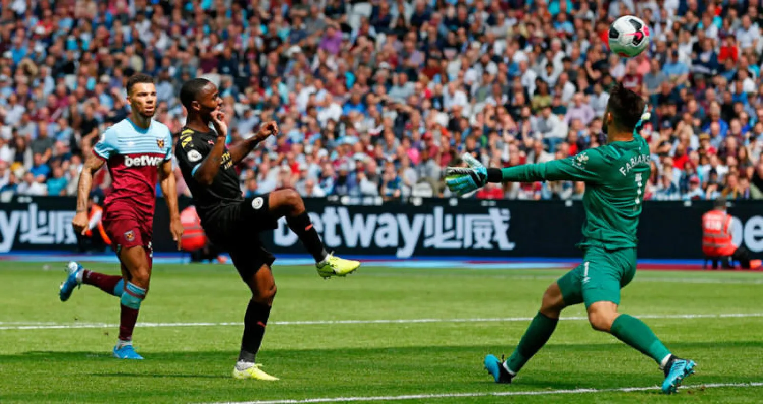 رحيم سترلينغ تألق أمام وستهام وأحرز ثلاثية رائعة (أ.ف.ب)